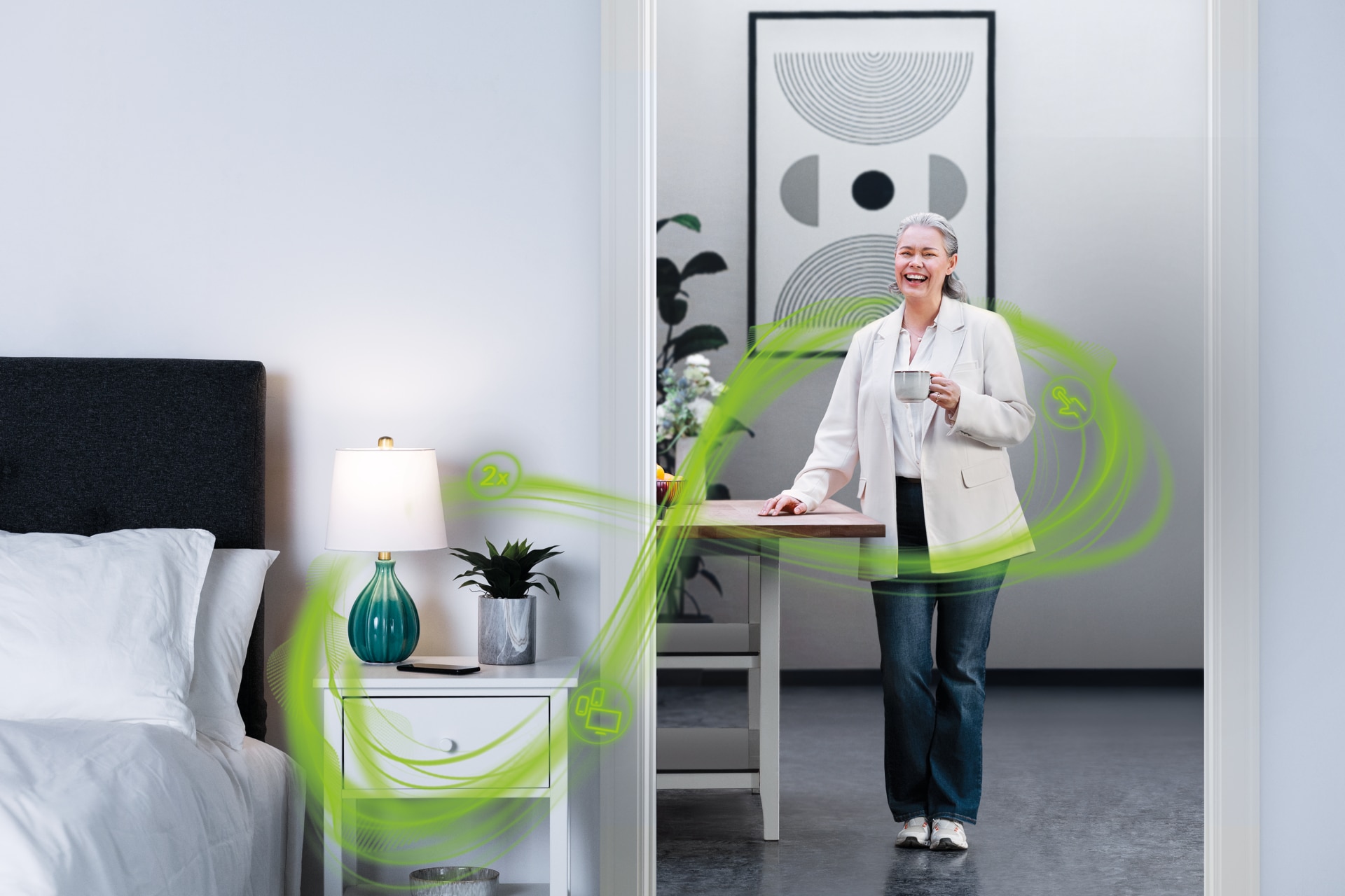 Person hearing clearly across a distance with Phonak Audeo Infinio Ultra Sphere