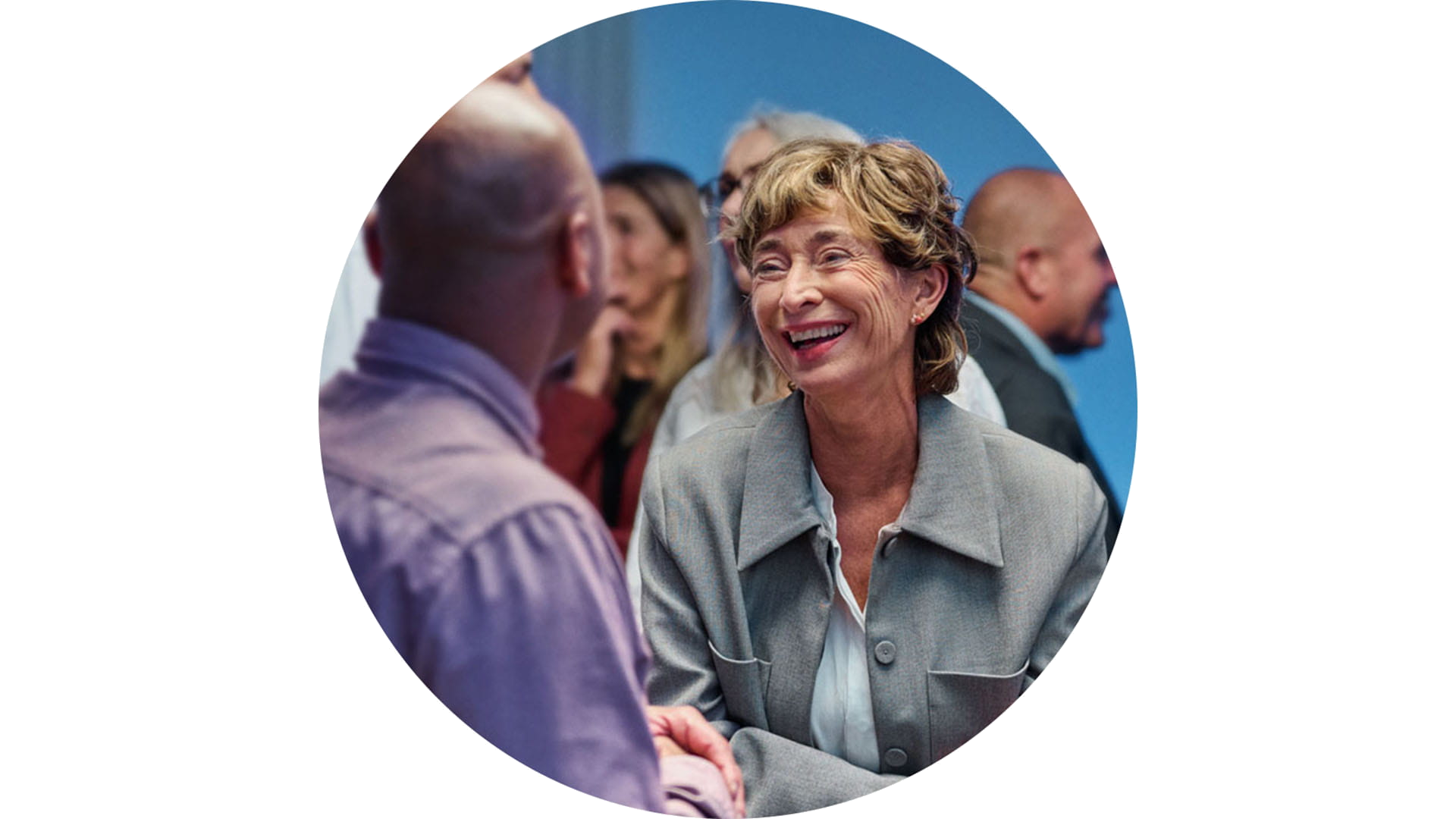 Group conversation with Signia Pure Charge&Go BCT IX hearing aids