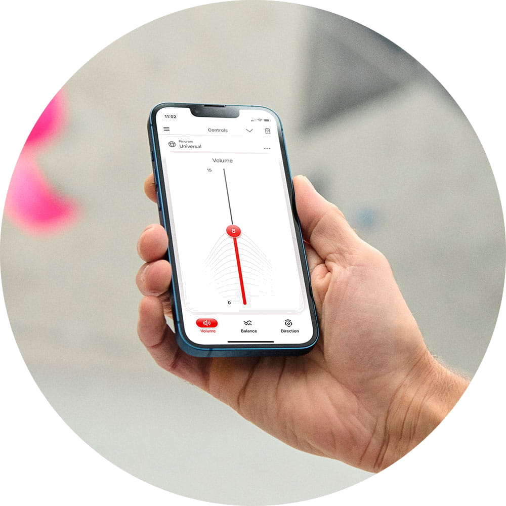 Controlling Signia Silk IX hearing aids through the Signia App on a phone